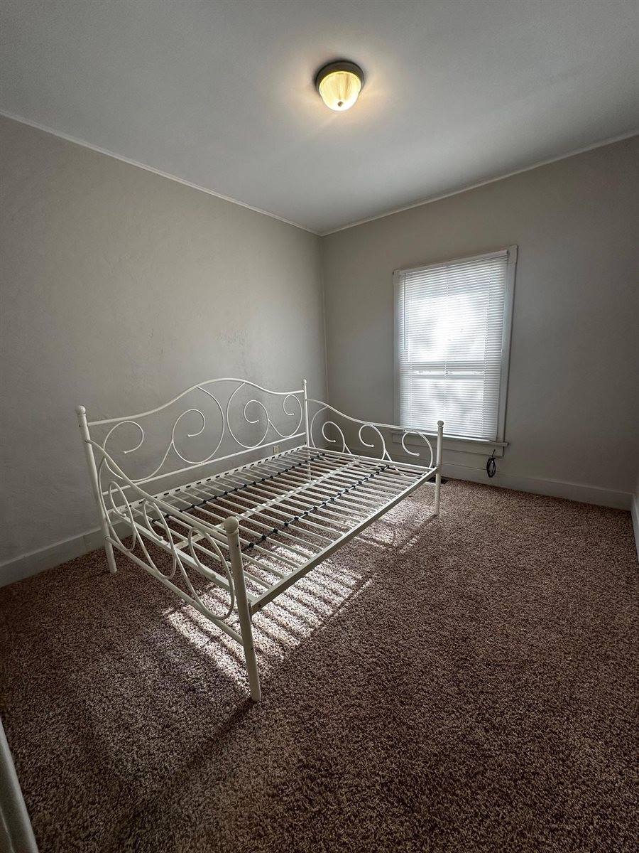 308 East 5th Ave, Arkansas City, KS 67005