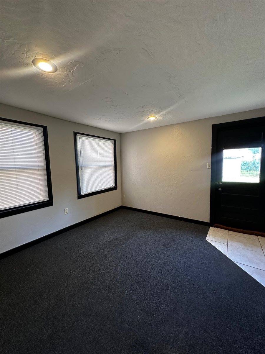308 East 5th Ave, Arkansas City, KS 67005