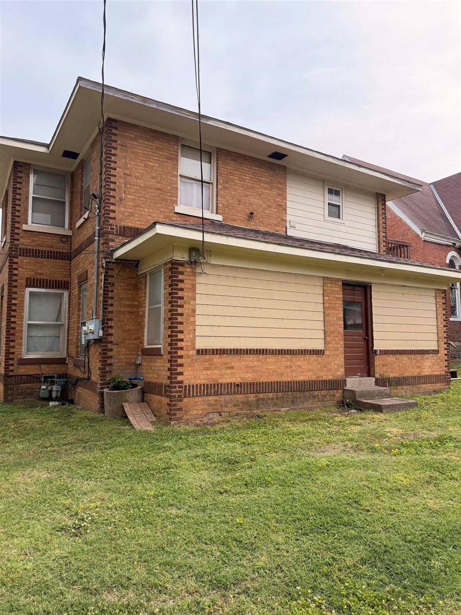 308 East 5th Ave, Arkansas City, KS 67005