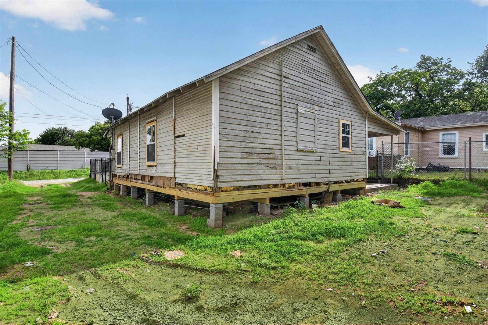 1107 SE 24th St, Mineral Wells, TX 76067