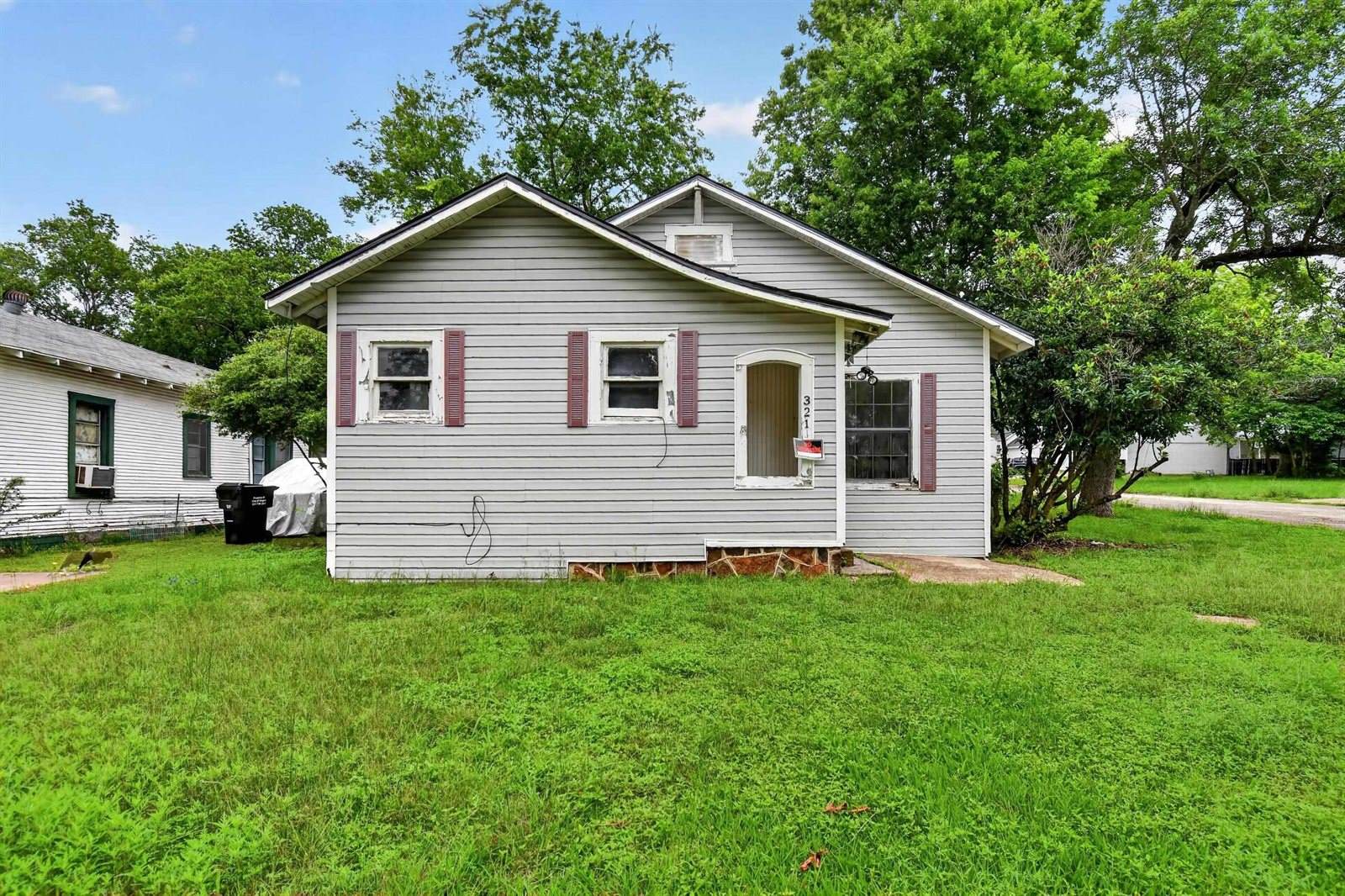 321 S 8th Ave, Out Of Area, TX 75860