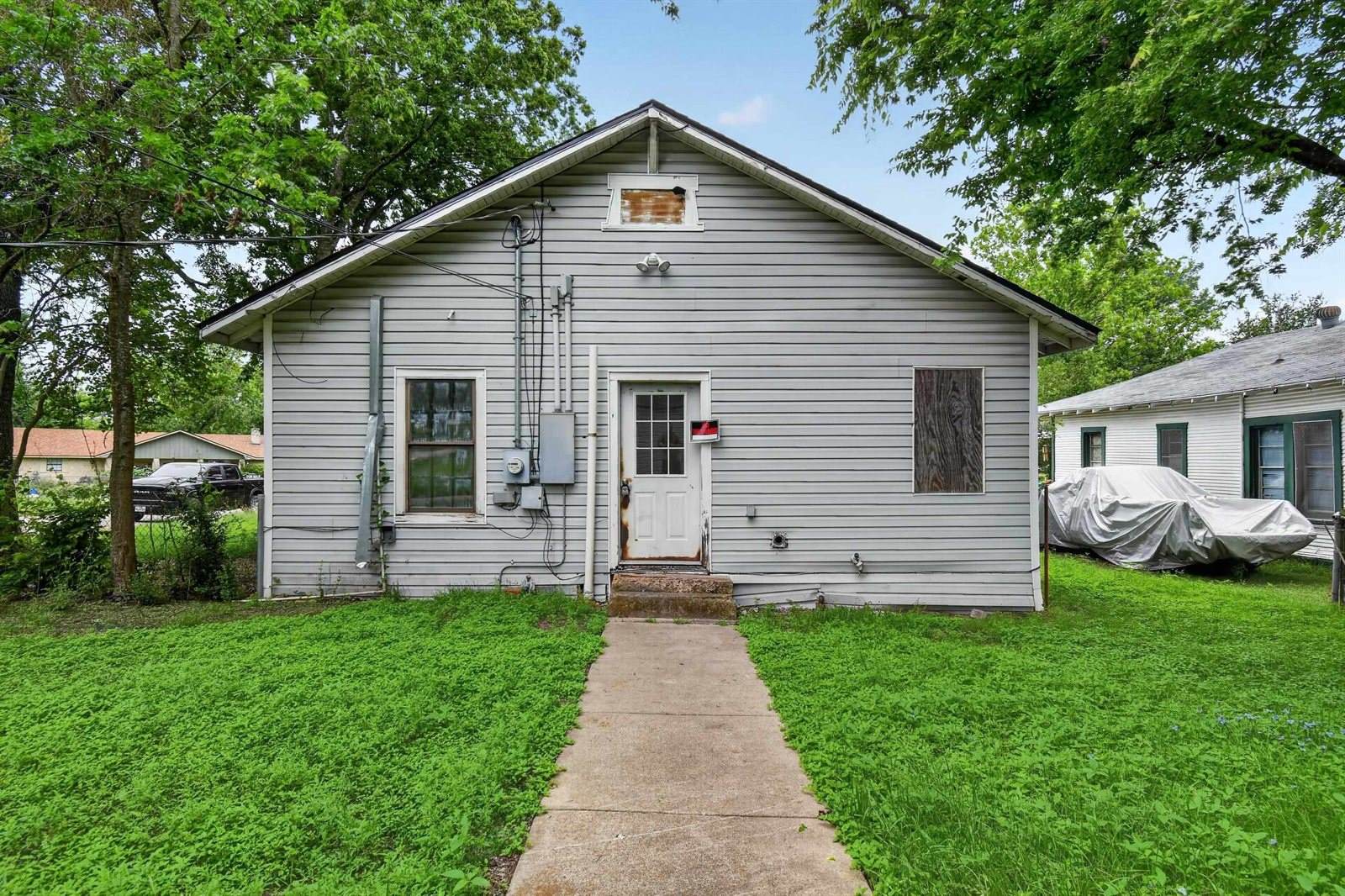 321 S 8th Ave, Out Of Area, TX 75860