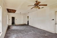 321 S 8th Ave, Out Of Area, TX 75860