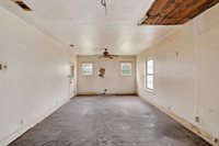 321 S 8th Ave, Out Of Area, TX 75860