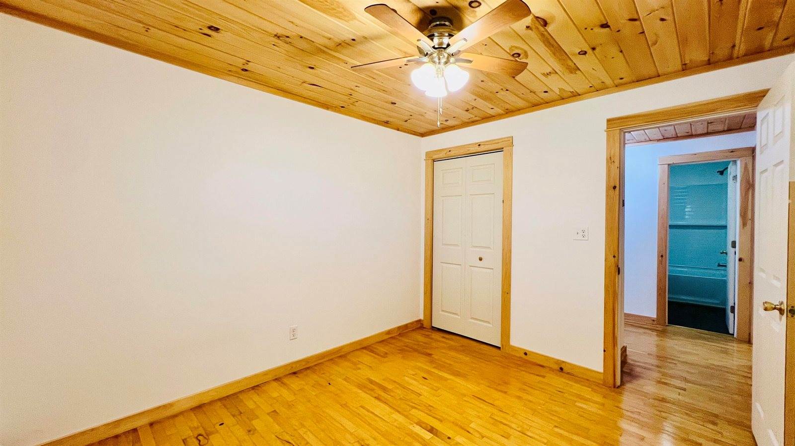 50 River Road, Howland, ME 04448
