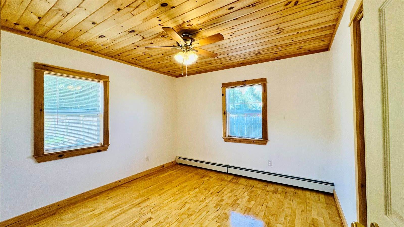 50 River Road, Howland, ME 04448
