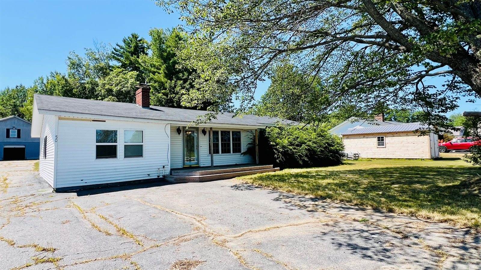 50 River Road, Howland, ME 04448