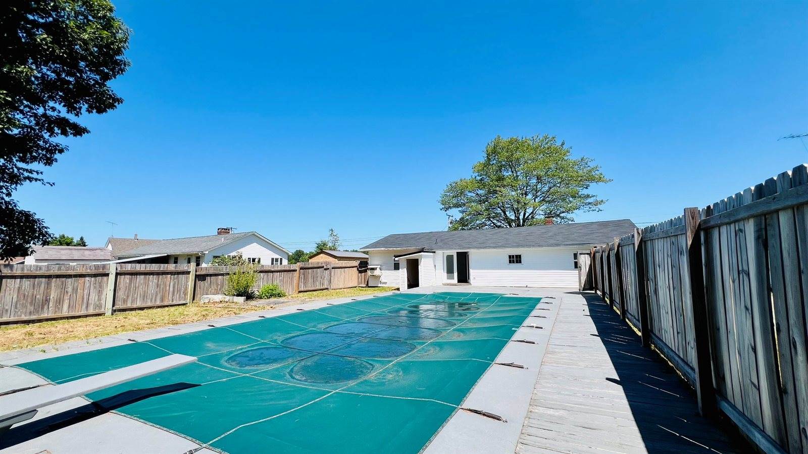 50 River Road, Howland, ME 04448