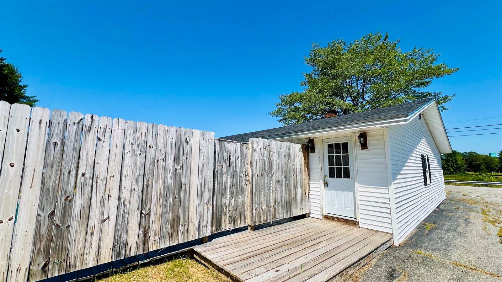 50 River Road, Howland, ME 04448