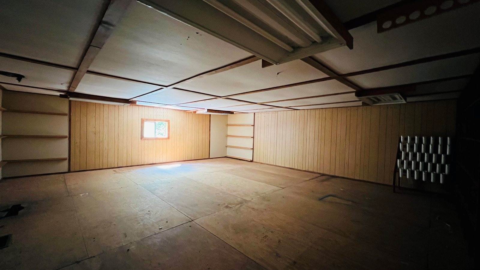 50 River Road, Howland, ME 04448