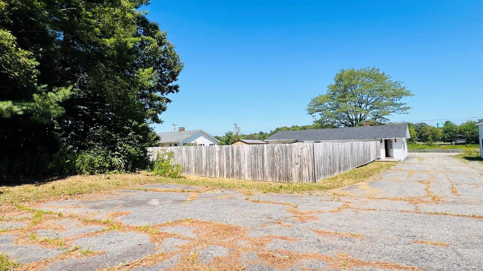 50 River Road, Howland, ME 04448