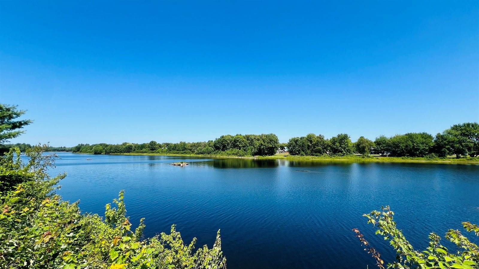 50 River Road, Howland, ME 04448