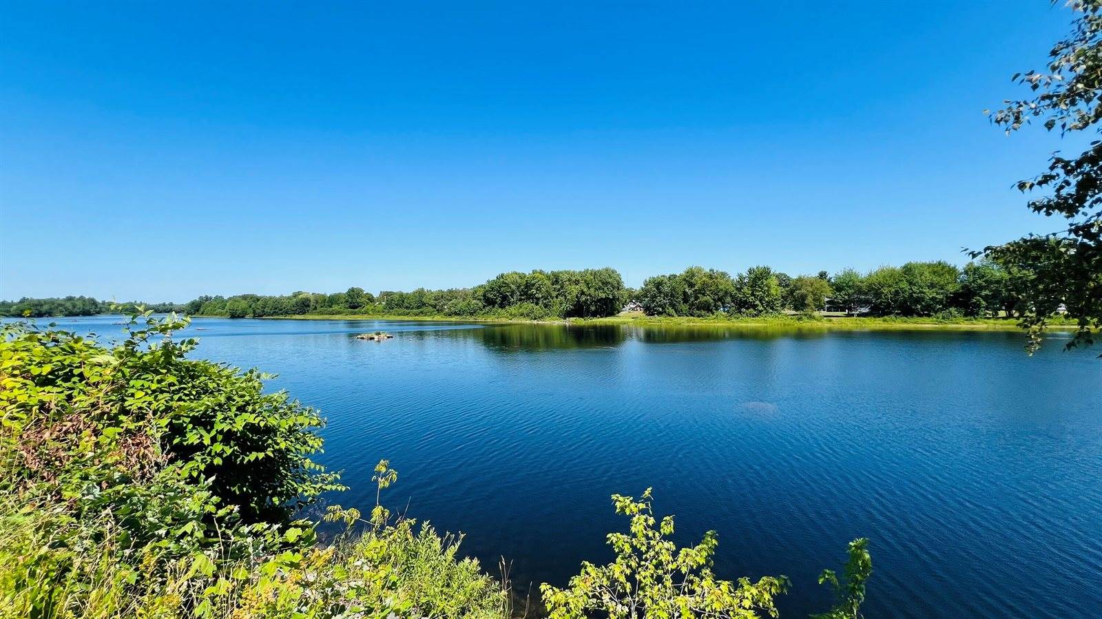 50 River Road, Howland, ME 04448