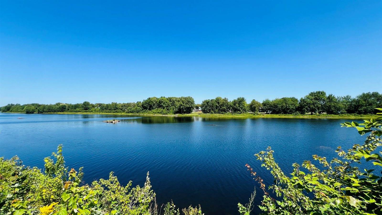 50 River Road, Howland, ME 04448