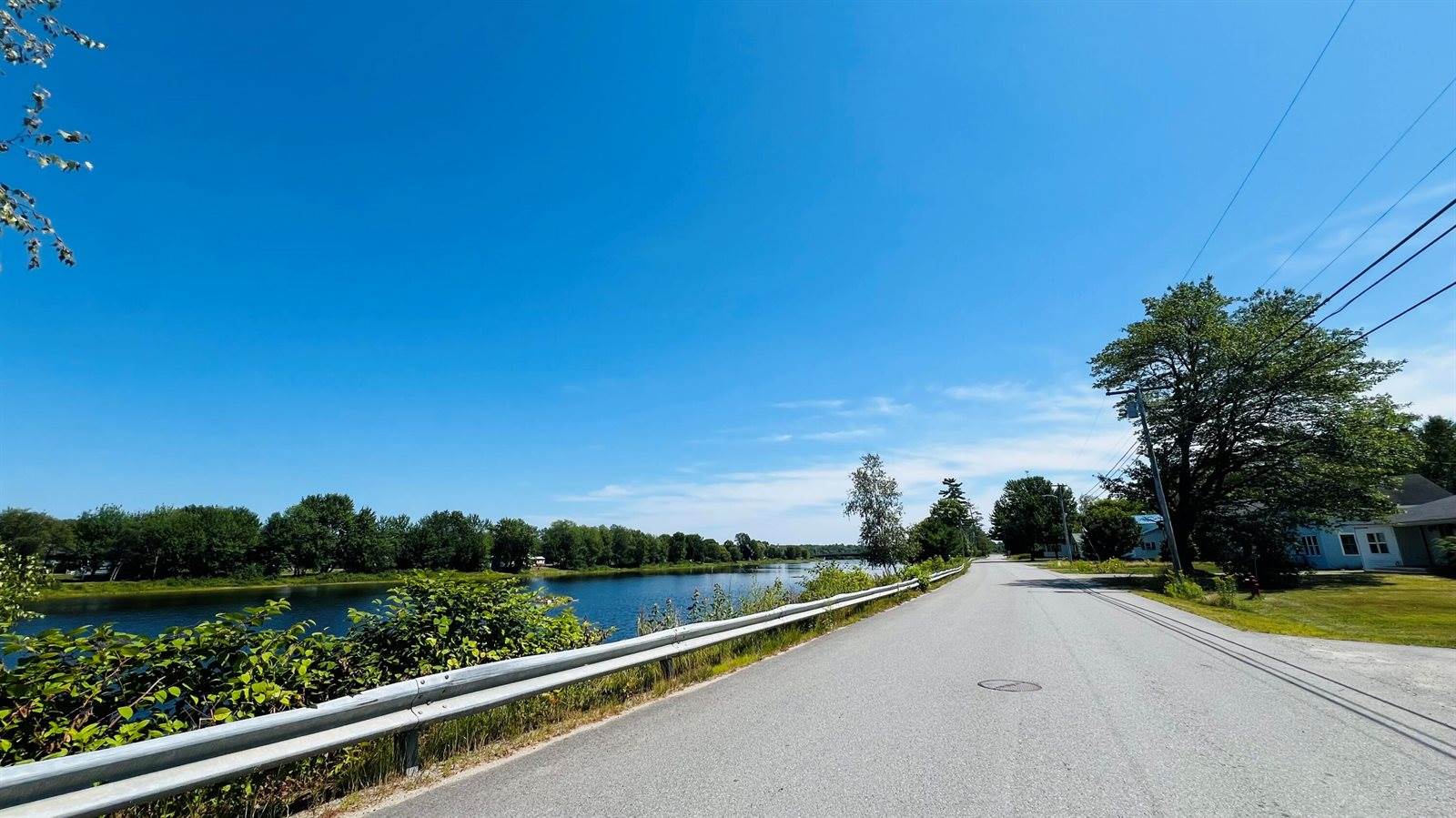50 River Road, Howland, ME 04448