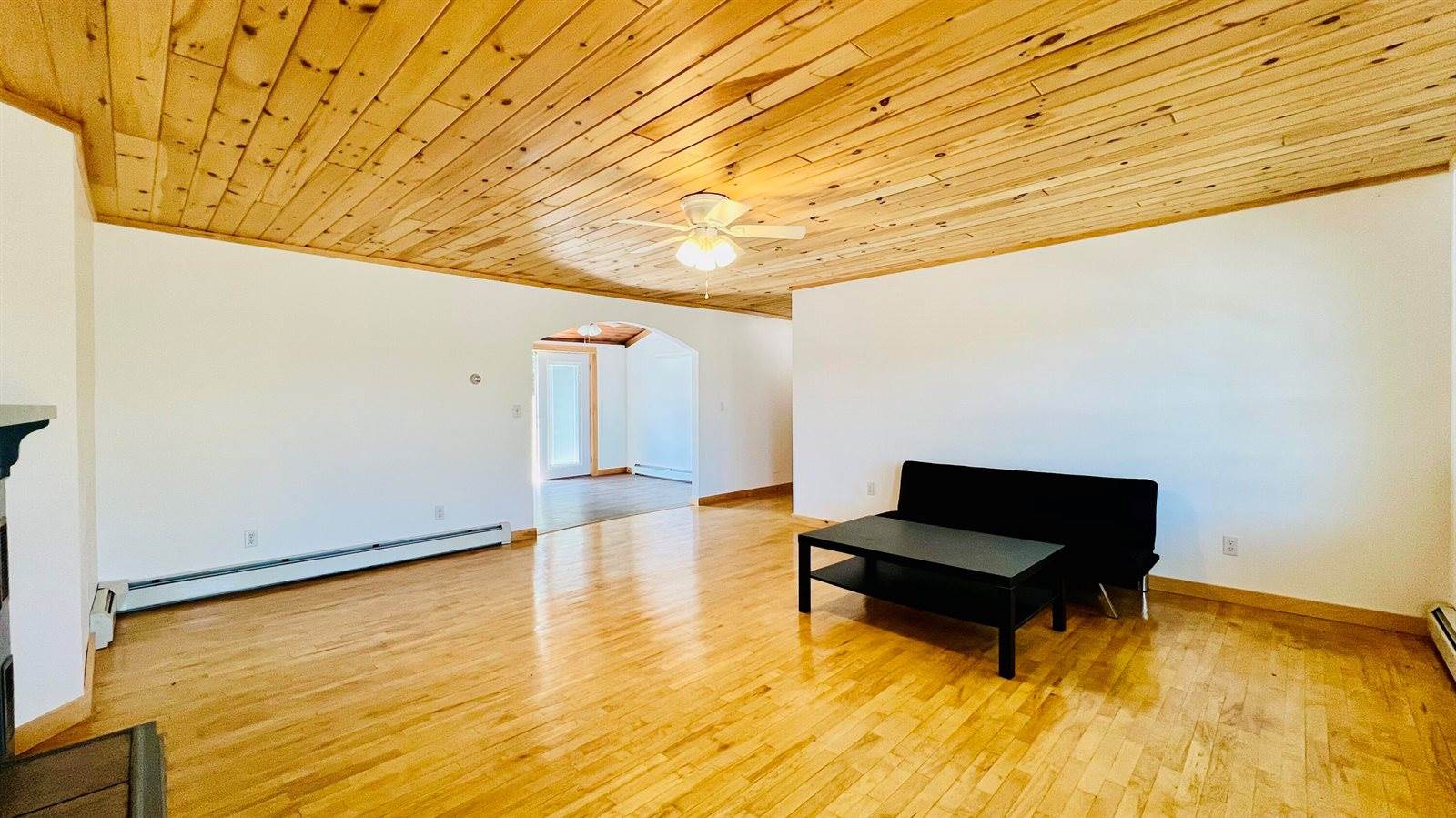 50 River Road, Howland, ME 04448