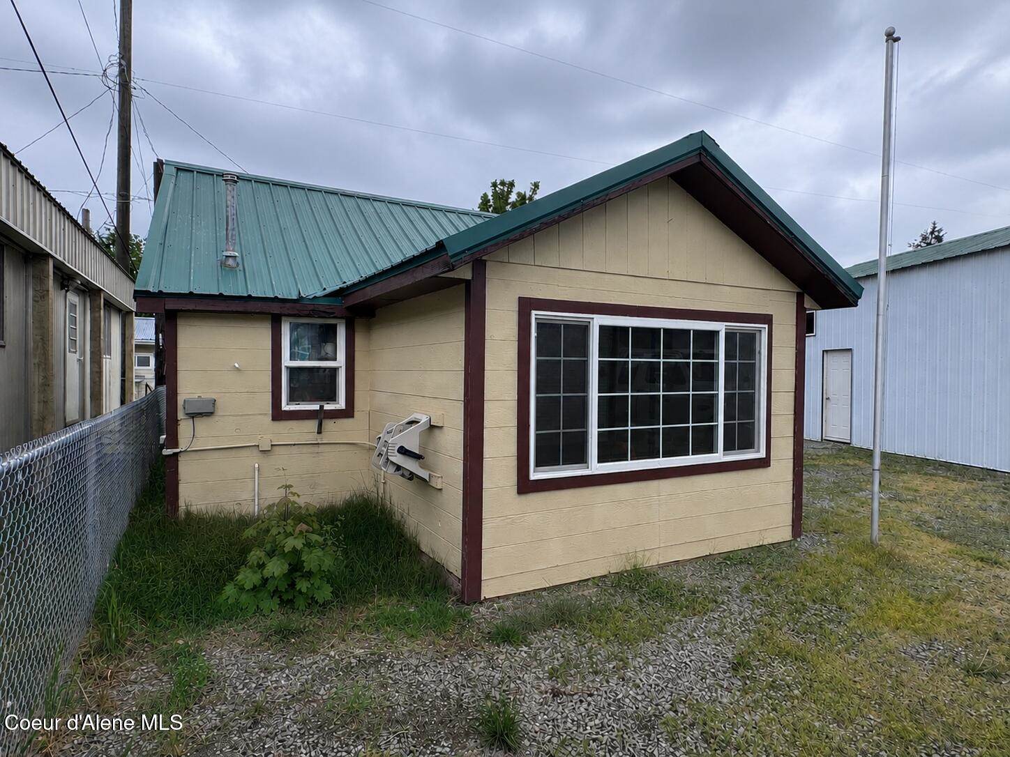 706 B St, Pinehurst, ID 83850