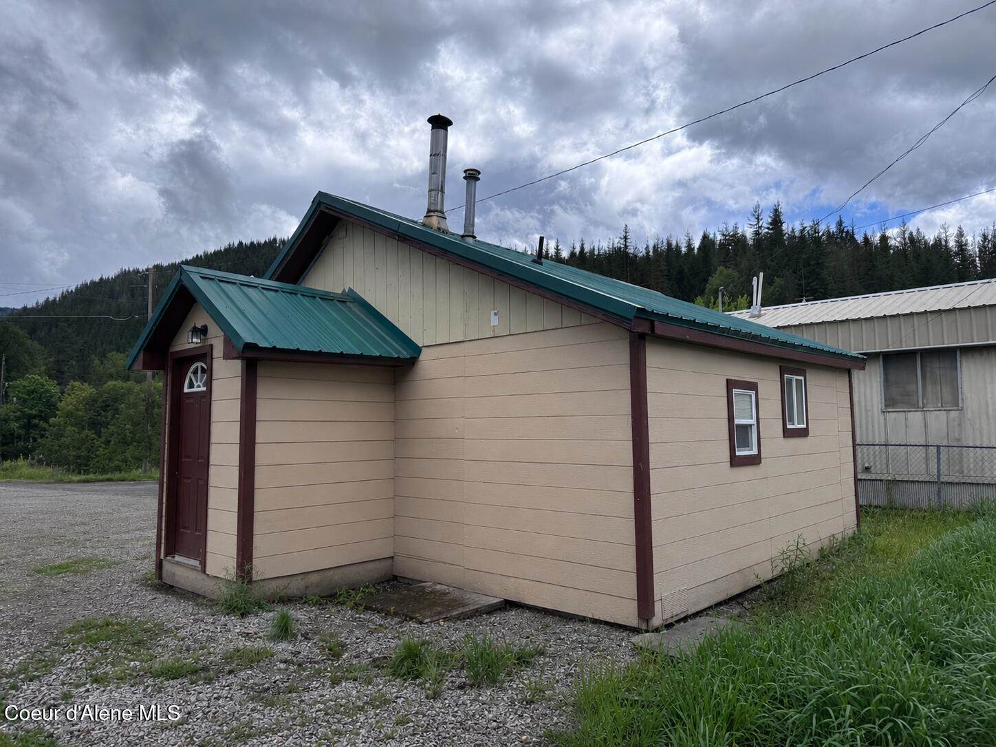 706 B St, Pinehurst, ID 83850