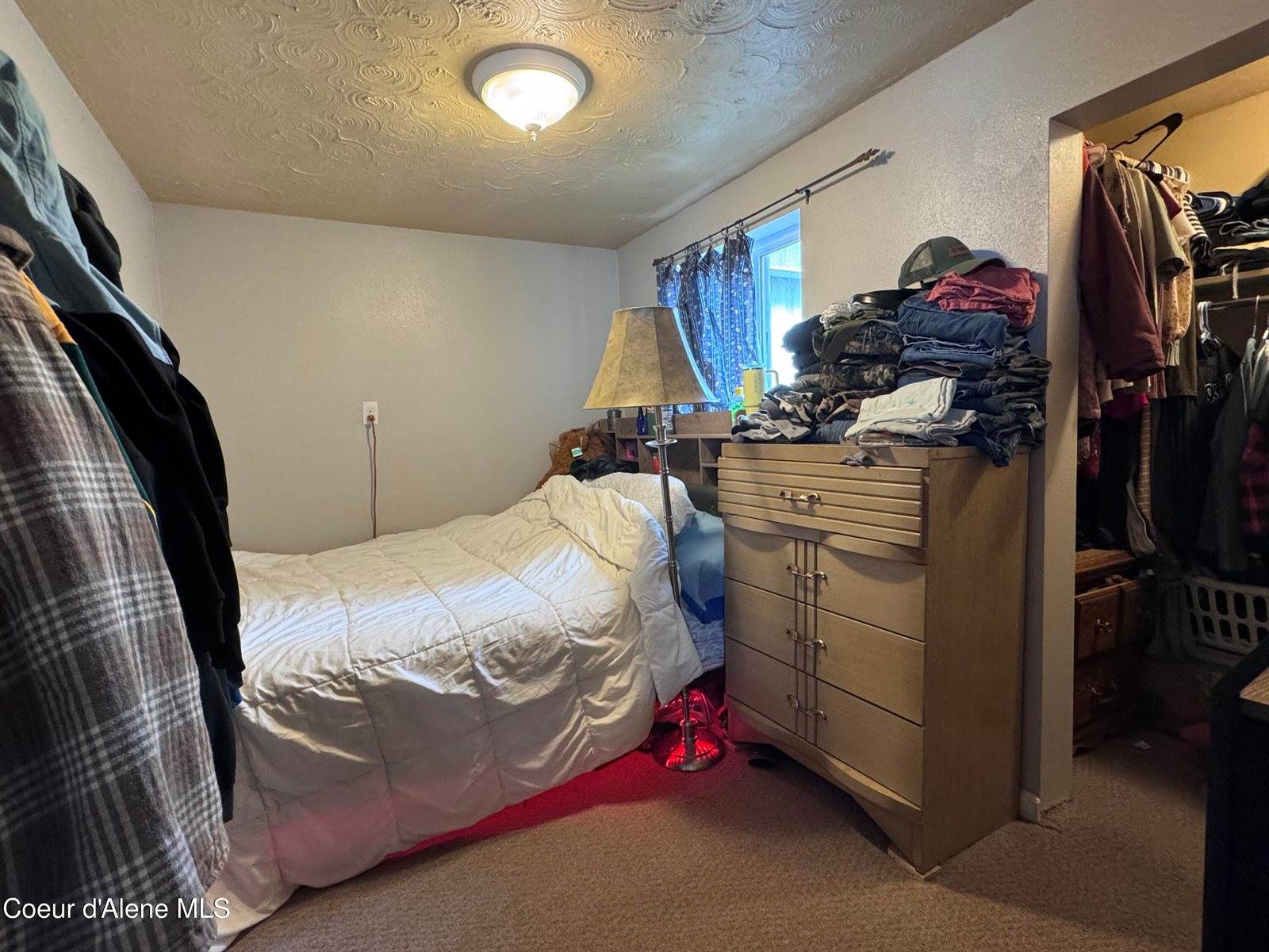 706 B St, Pinehurst, ID 83850