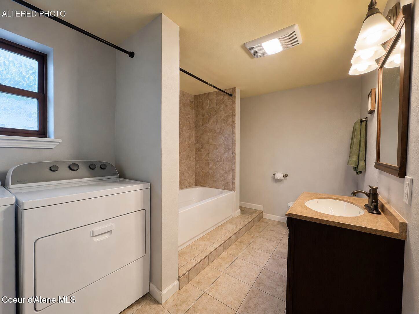 706 B St, Pinehurst, ID 83850