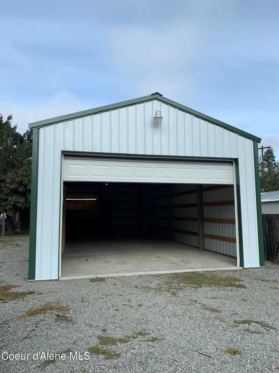 706 B St, Pinehurst, ID 83850