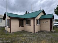 706 B St, Pinehurst, ID 83850