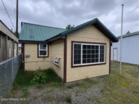 706 B St, Pinehurst, ID 83850