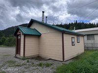 706 B St, Pinehurst, ID 83850