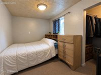 706 B St, Pinehurst, ID 83850