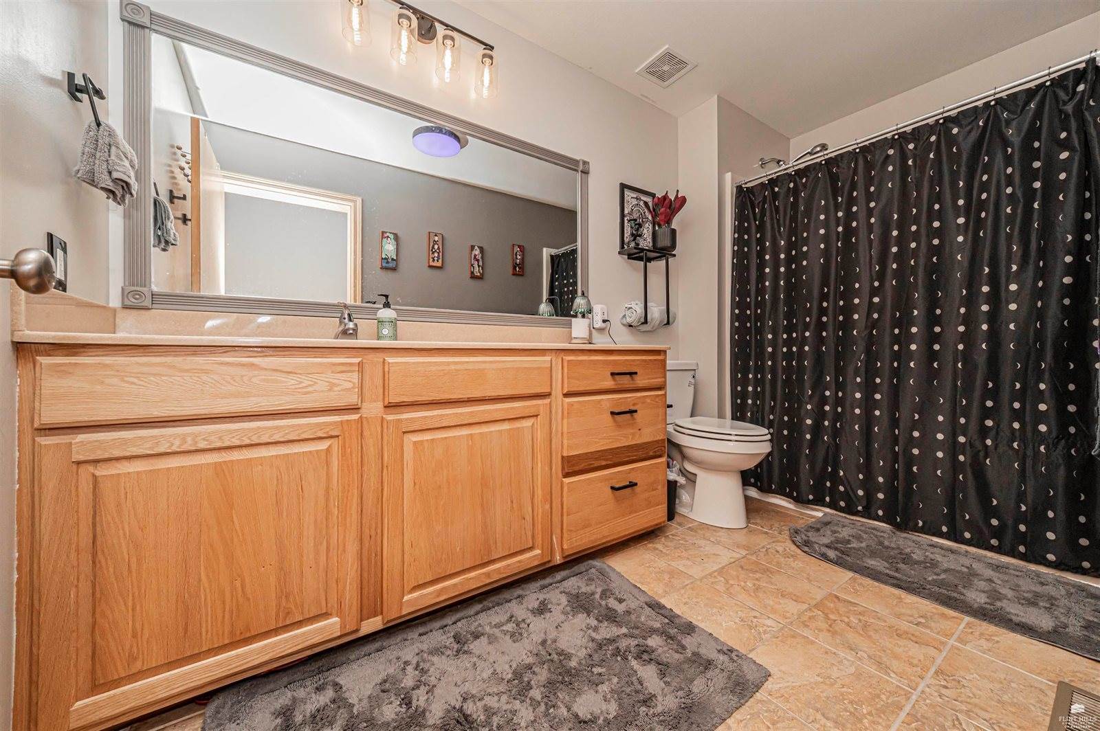 115 Harvard Pl, Manhattan, KS 66502