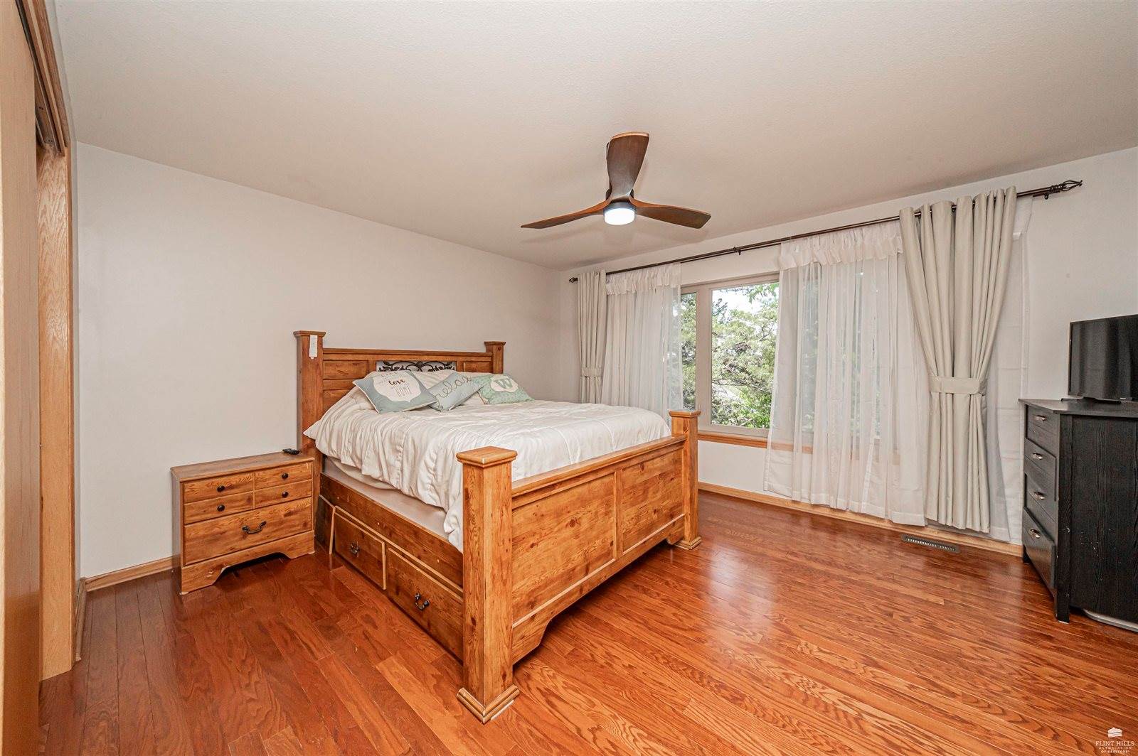 115 Harvard Pl, Manhattan, KS 66502