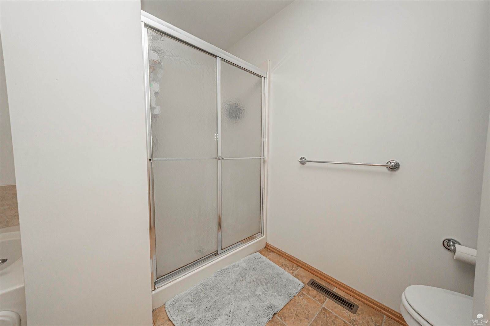 115 Harvard Pl, Manhattan, KS 66502