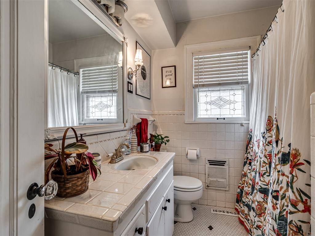1128 North Broadway Avenue, Shawnee, OK 74801