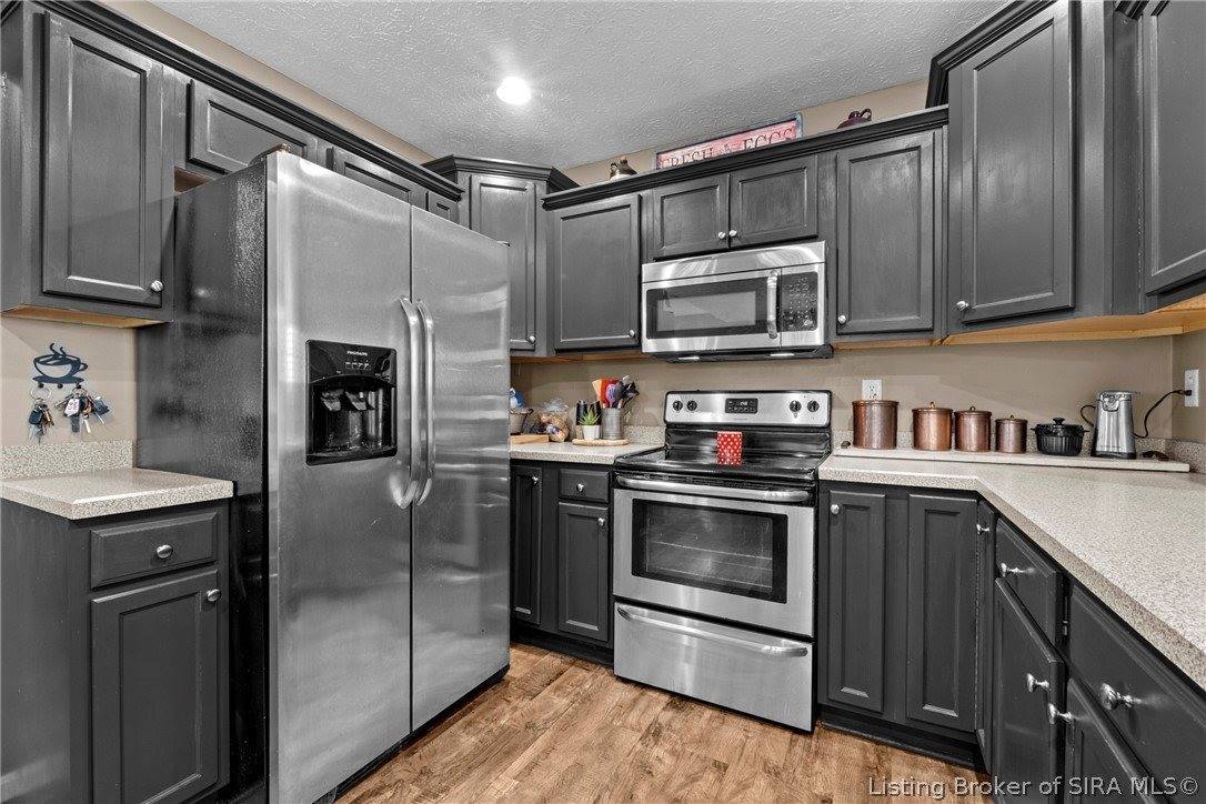 4225 Silver Glade Trail, Sellersburg, IN 47172
