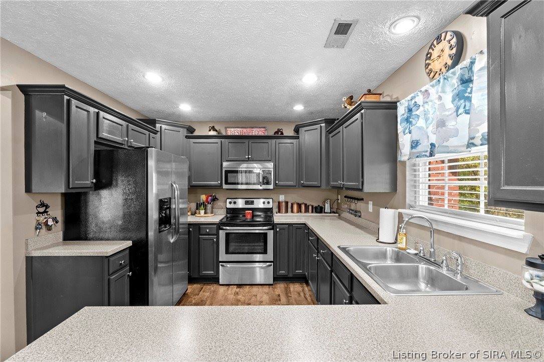 4225 Silver Glade Trail, Sellersburg, IN 47172