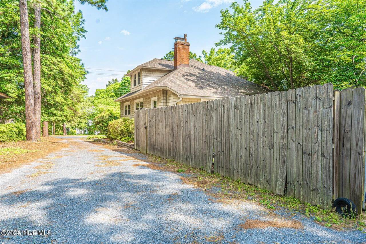 555 North May Street, Southern Pines, NC 28387