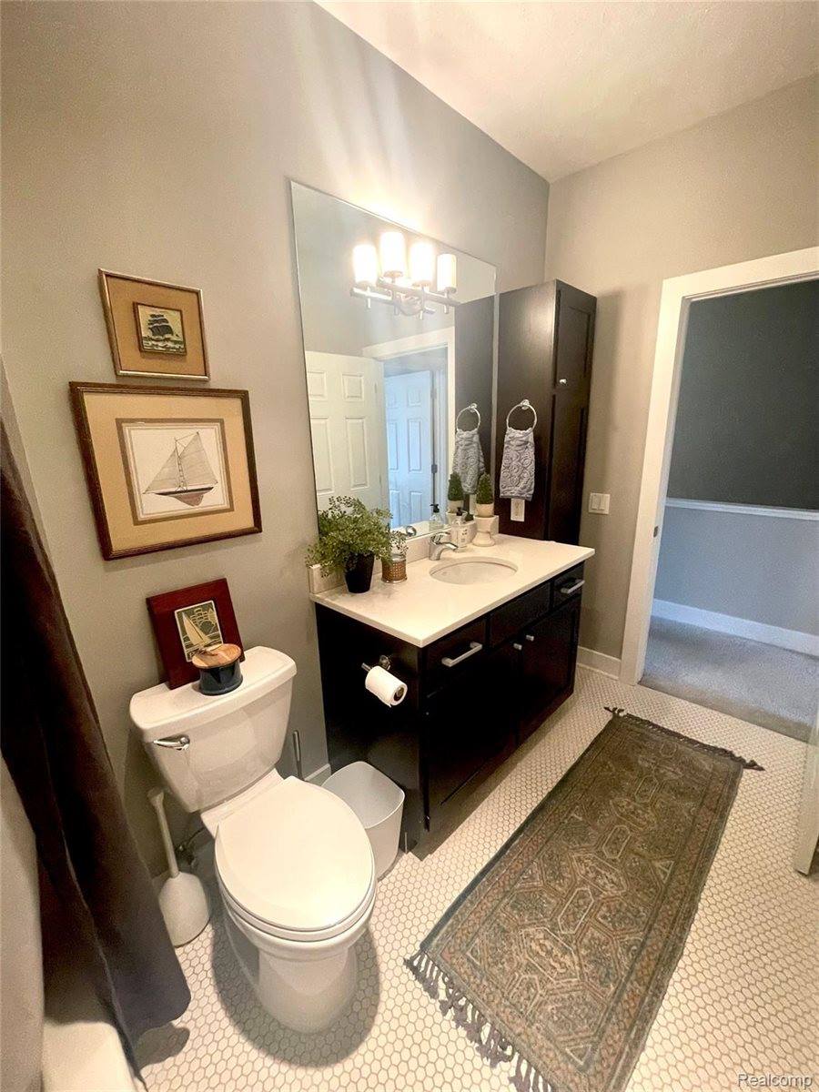 352 West Grand River Avenue, EastLansingCity_Ingham, MI 48823