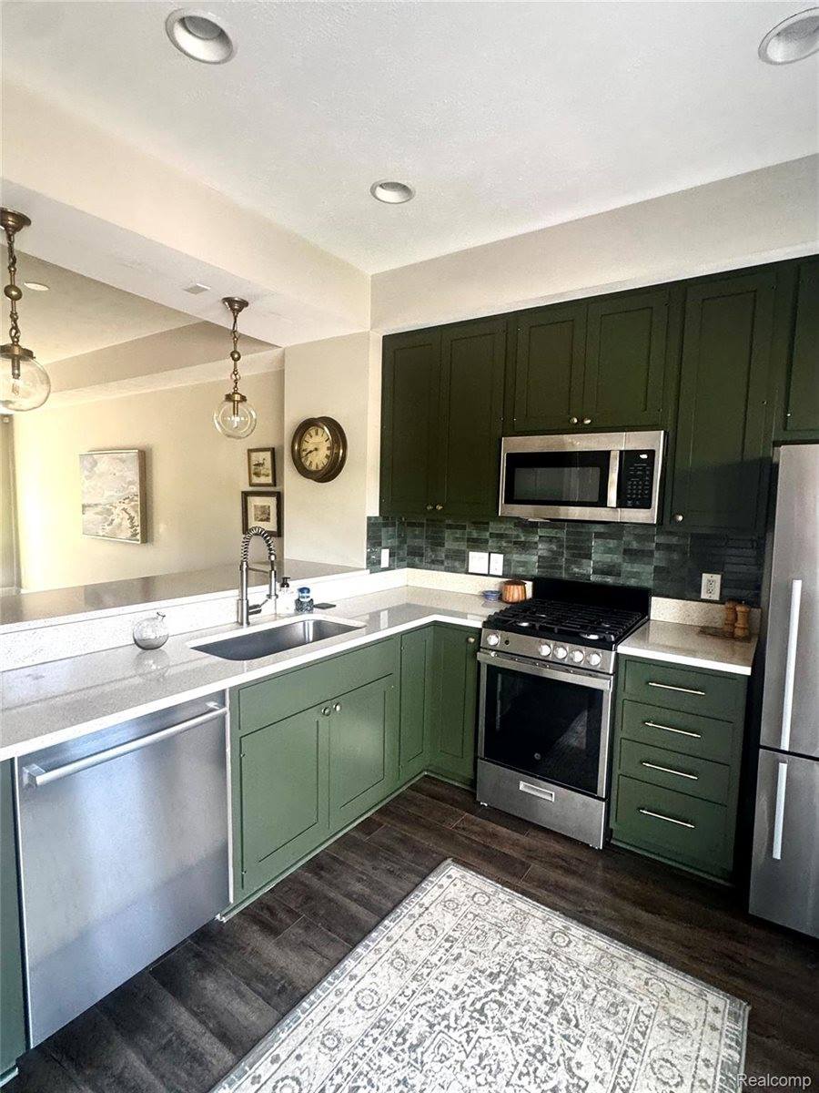 352 West Grand River Avenue, EastLansingCity_Ingham, MI 48823