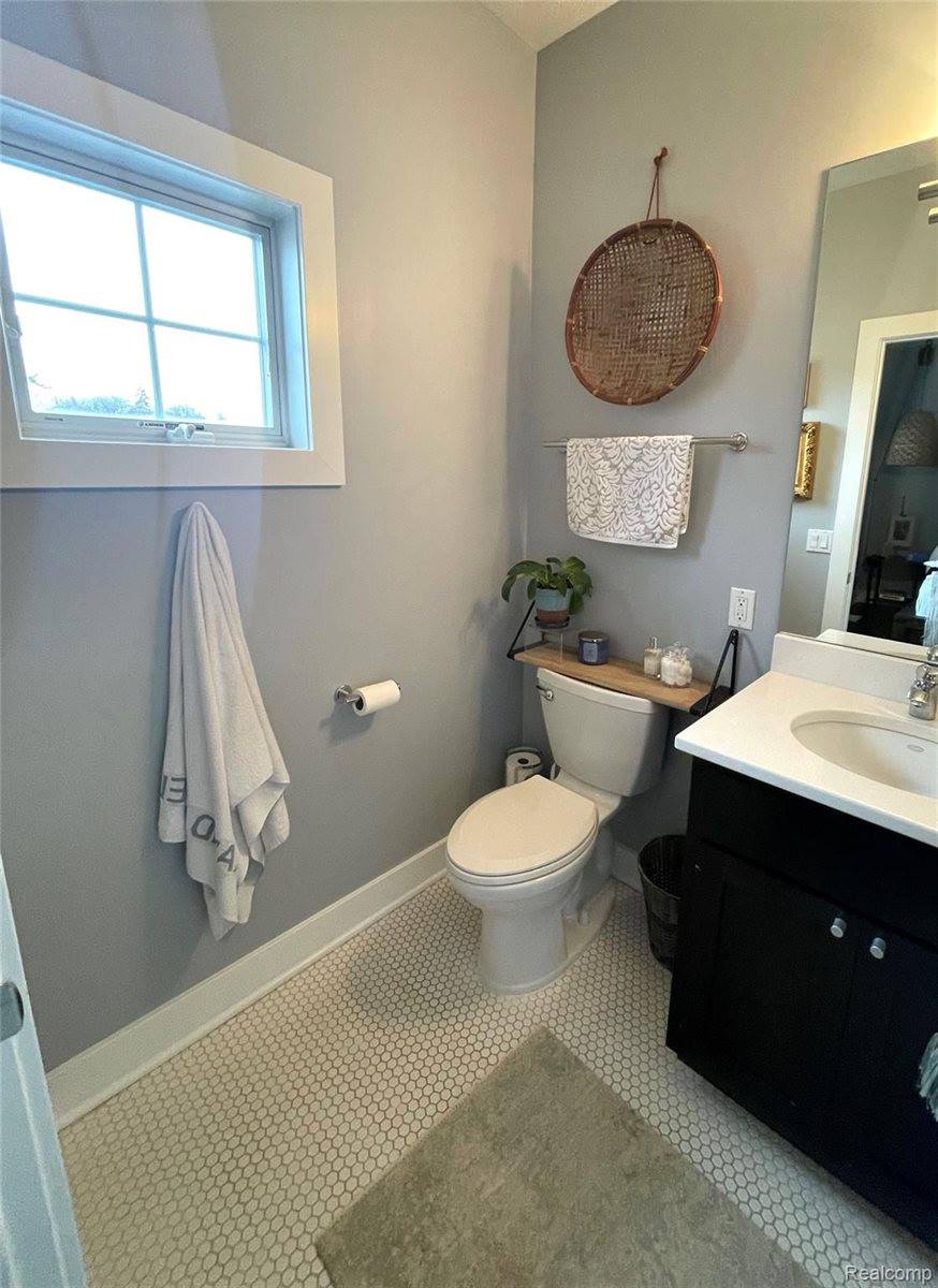 352 West Grand River Avenue, EastLansingCity_Ingham, MI 48823