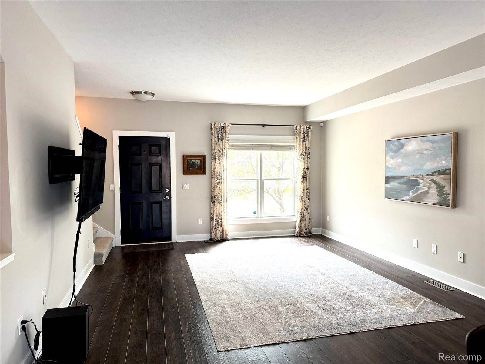 352 West Grand River Avenue, EastLansingCity_Ingham, MI 48823