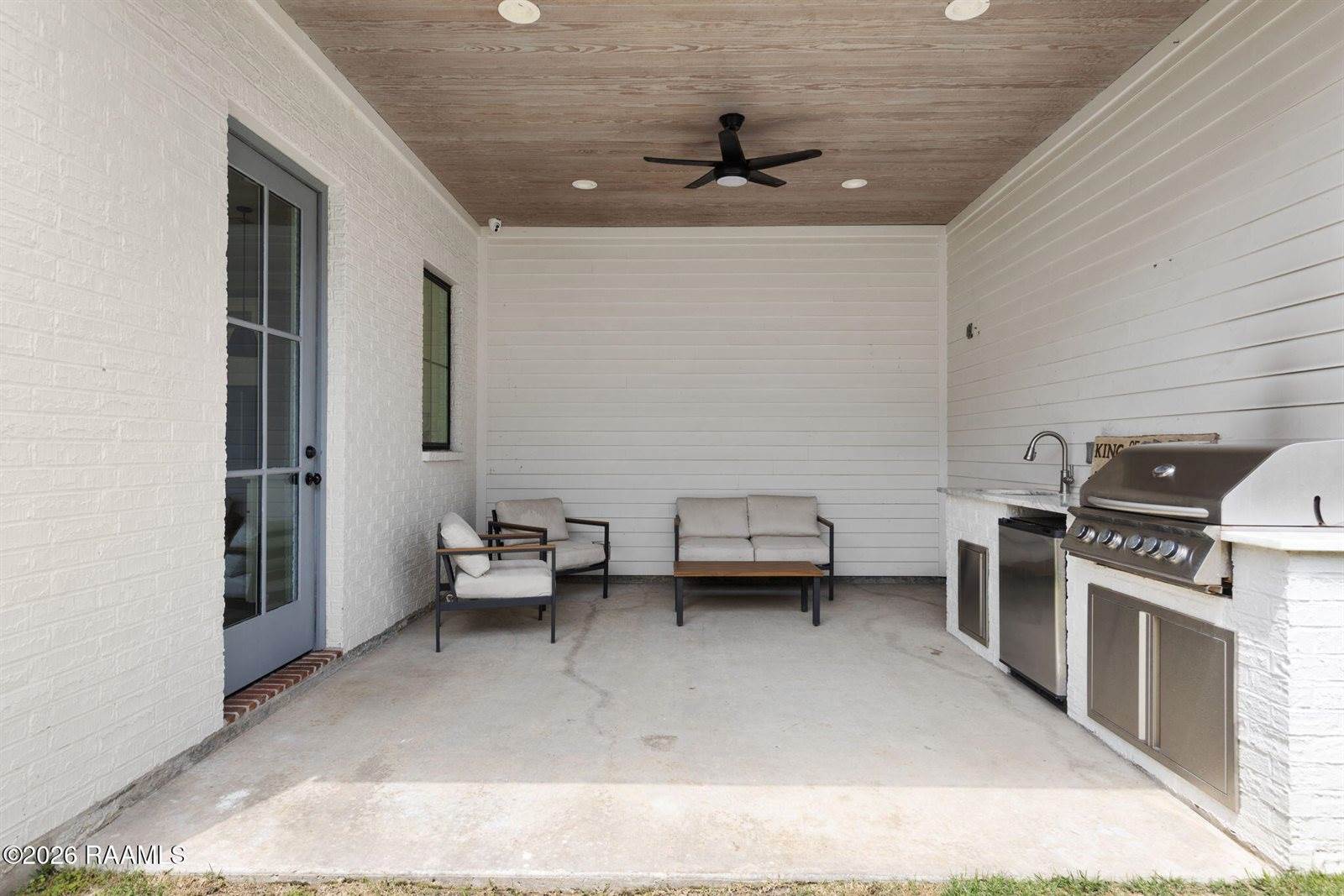 108 Shadow Bend Drive, Broussard, LA 70518