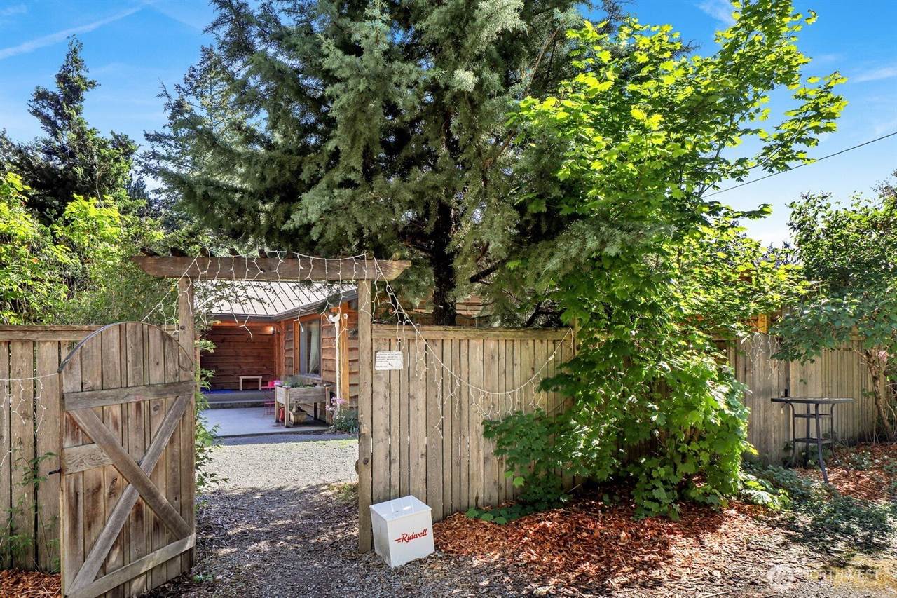 2070 Fairhaven Avenue, Bellingham, WA 98229