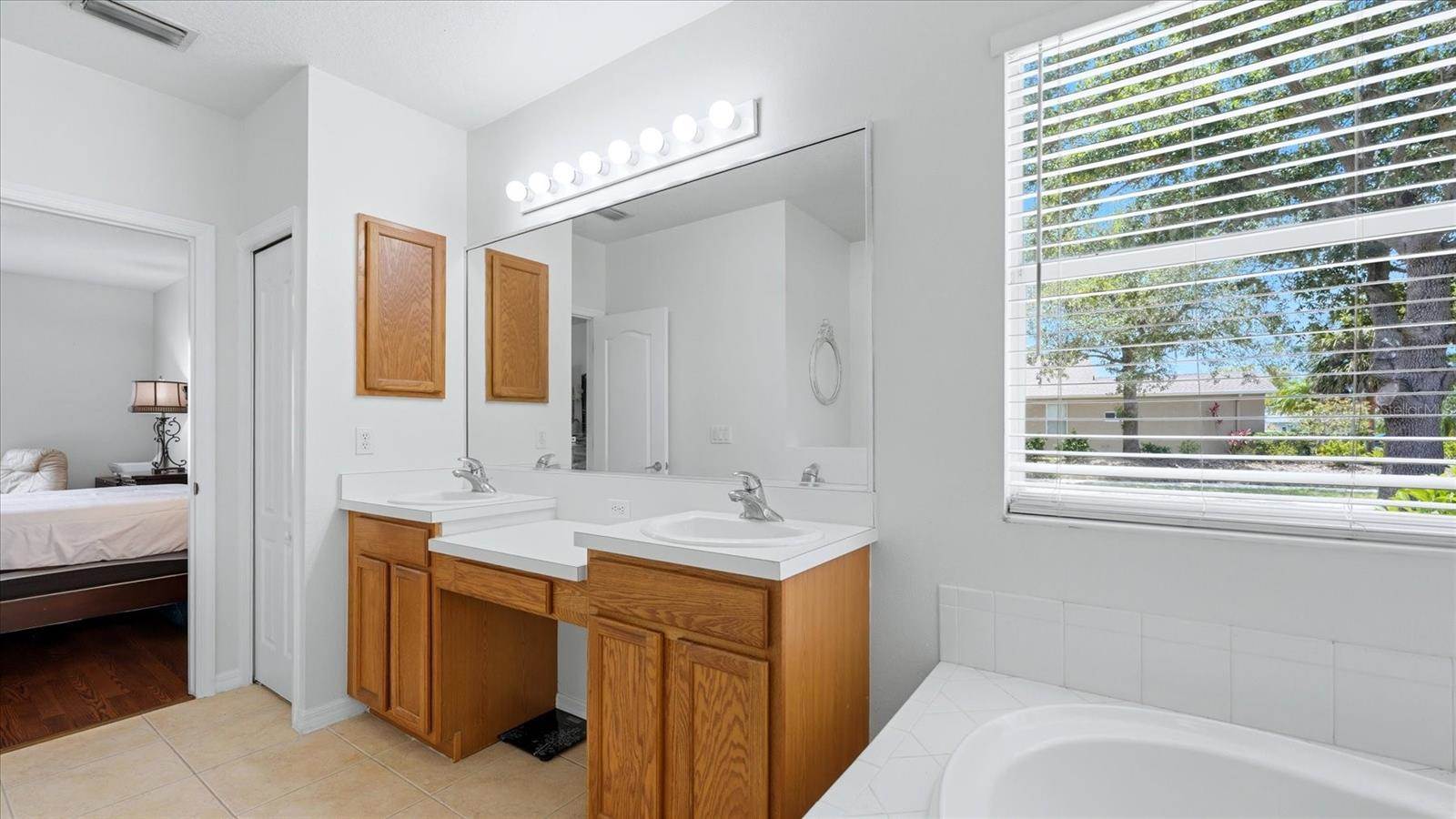 8222 Haven Harbour Way, Bradenton, FL 34212