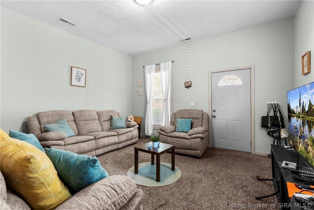946 East Maple Street, Jeffersonville, IN 47130