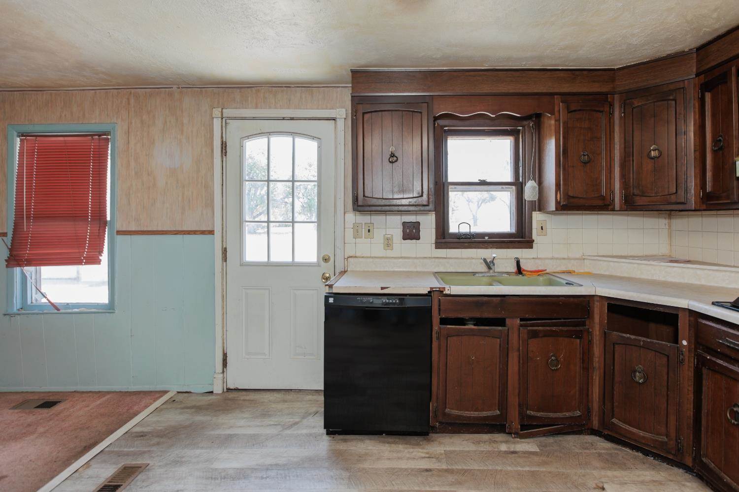 106 North Otoe Street, Satanta, KS 67870