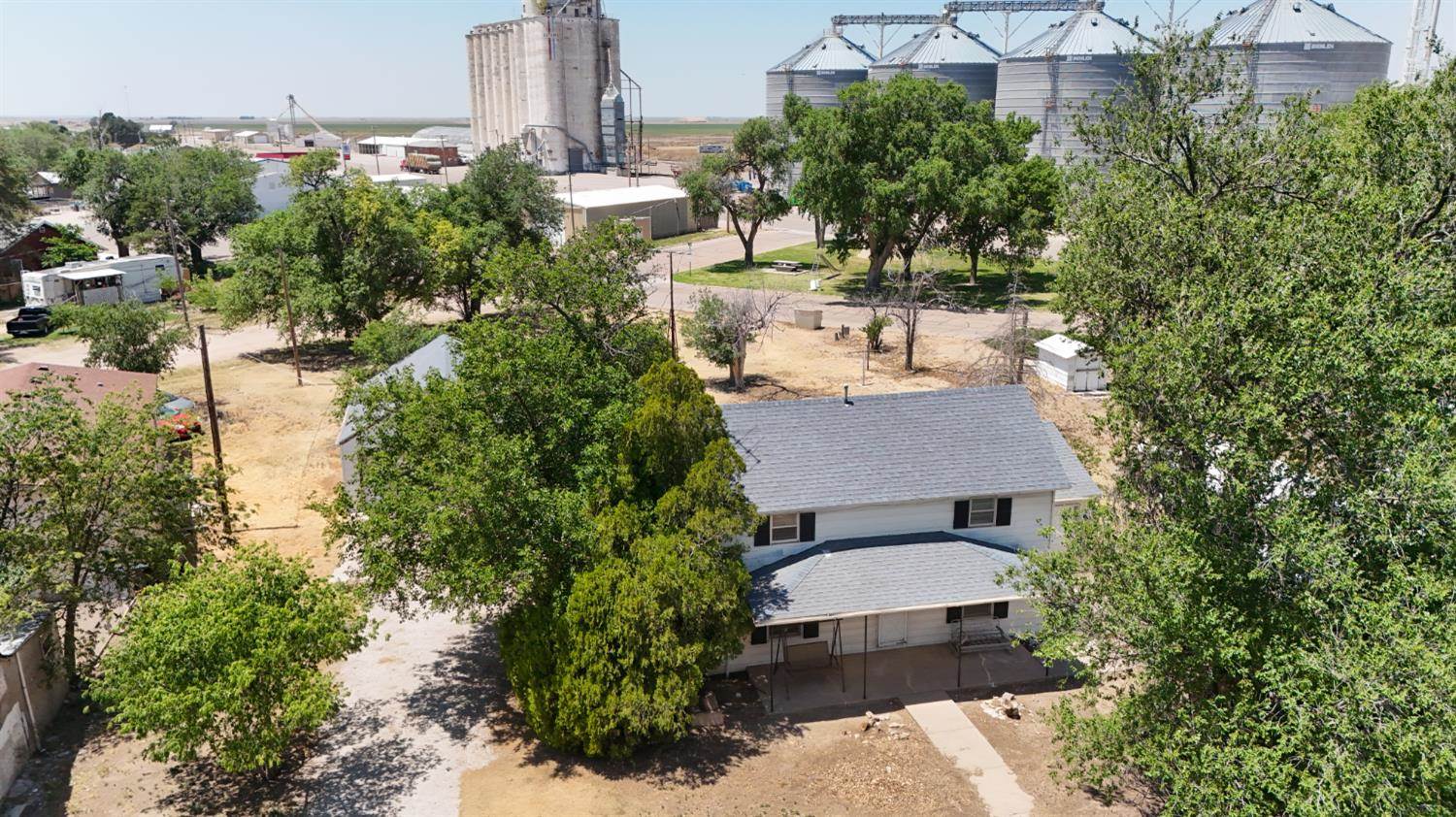 106 North Otoe Street, Satanta, KS 67870