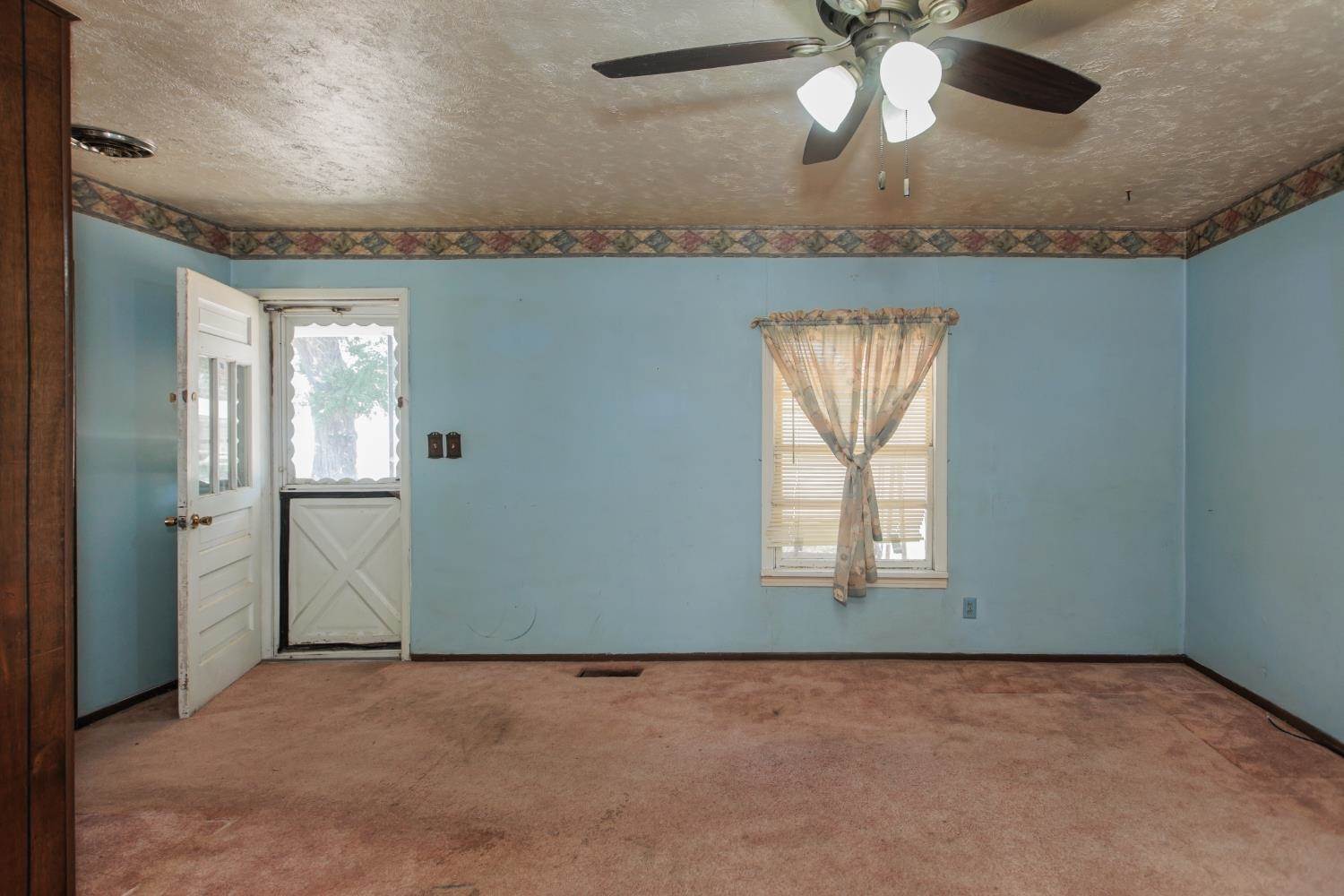 106 North Otoe Street, Satanta, KS 67870