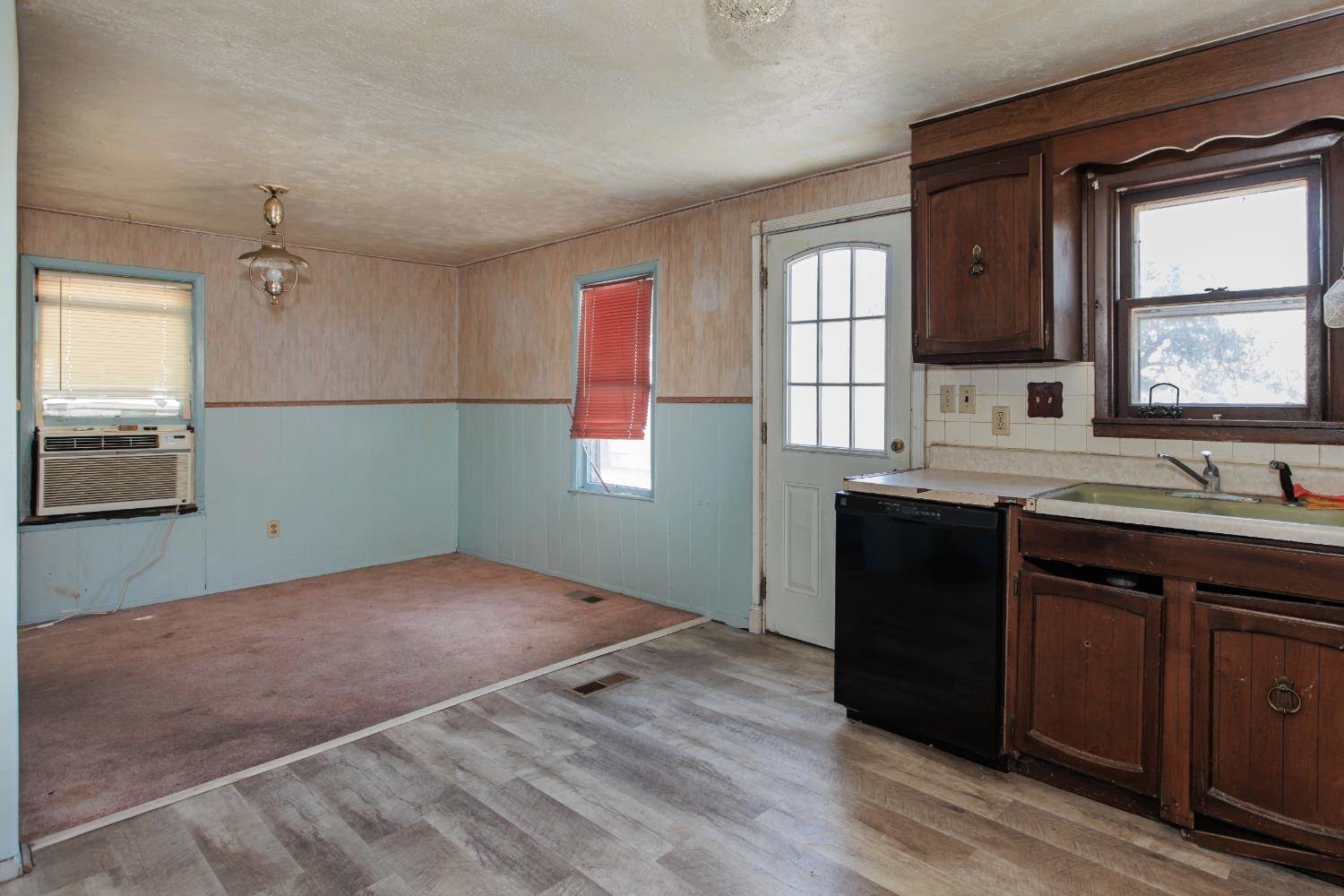 106 North Otoe Street, Satanta, KS 67870