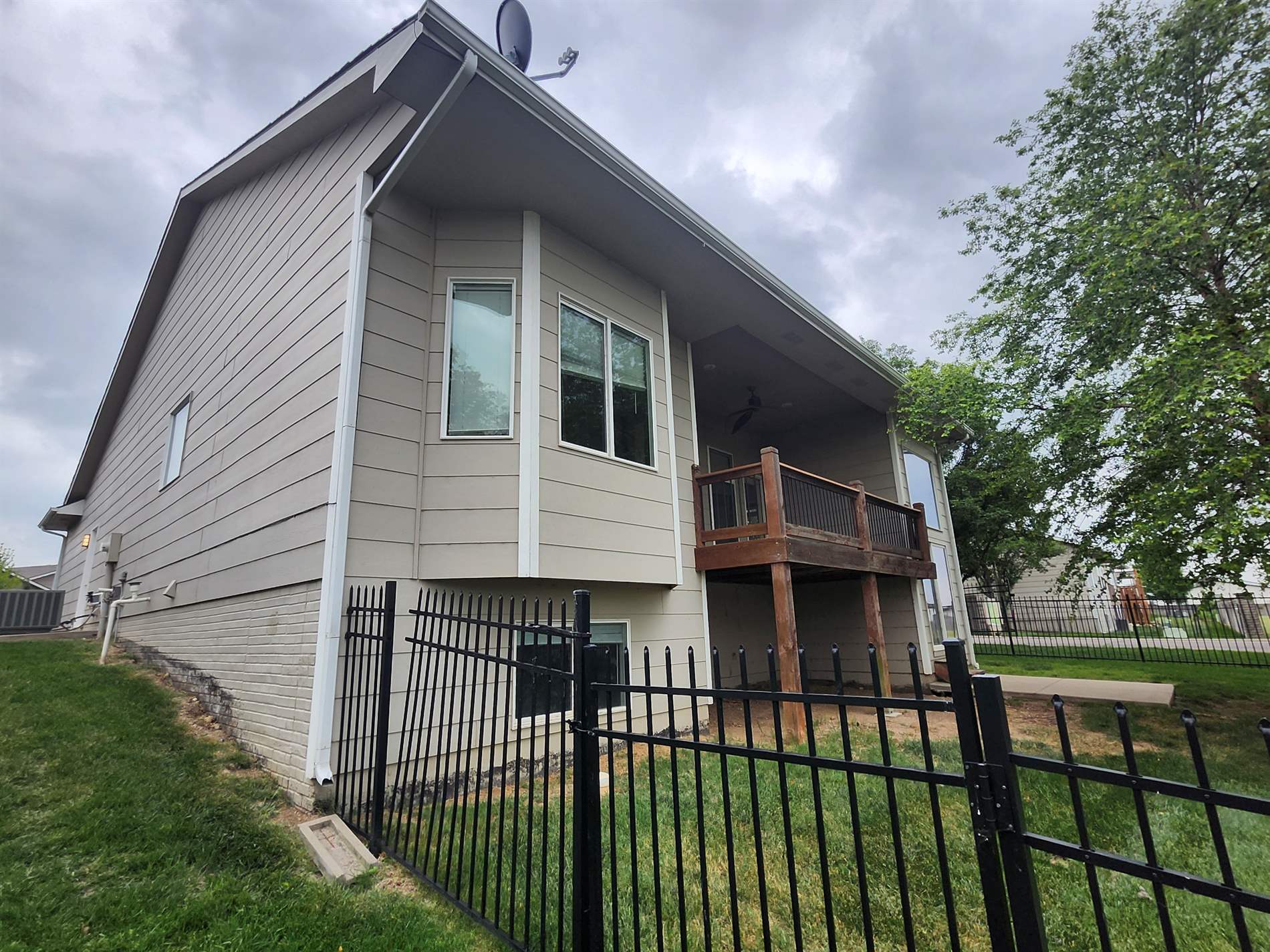 2204 S Webb Rd, Wichita, KS 67207