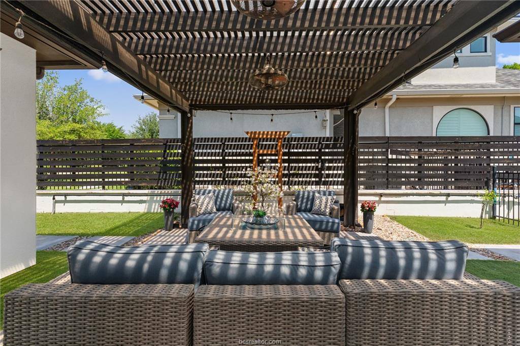 2833 Persimmon Ridge Court, Bryan, TX 77807